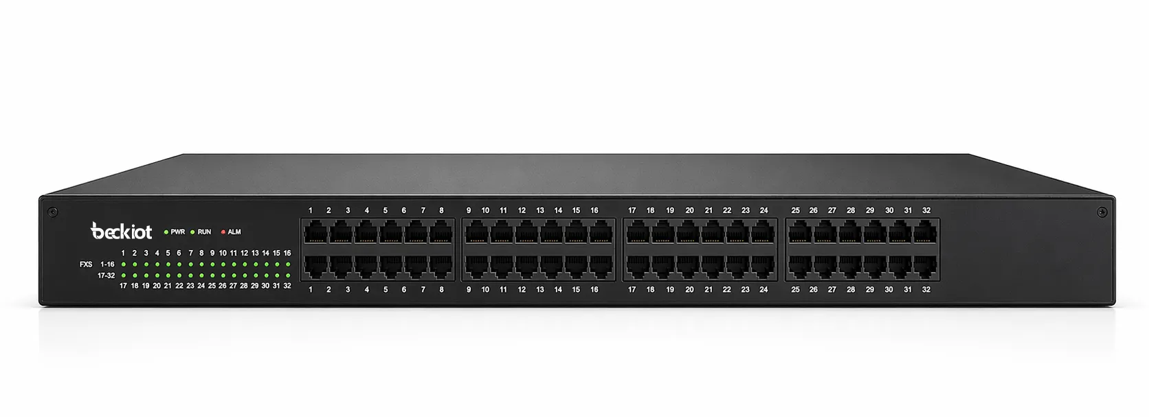 Vista frontal do gateway FXS IPGA-32S em uma implantação de gateway analógico montado em rack